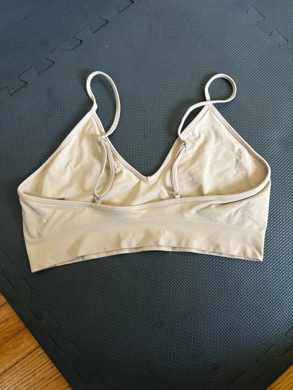 SKIMS Fits Everybody Light Nude V-Neck Seamless Sculpt Bra Size 3X - Picture 2 of 4